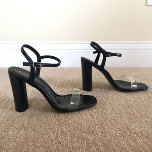 Like new BCBG Black Clear Sandal Thick Heels sz 8 38